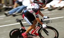 世俱杯直播-世俱杯球鞋外底动态摩擦力实验及实战表现关联